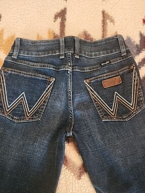 Wrangler Women's Dark Blue Boot Cut Jeans with Signature W Pockets Size 3 X 36